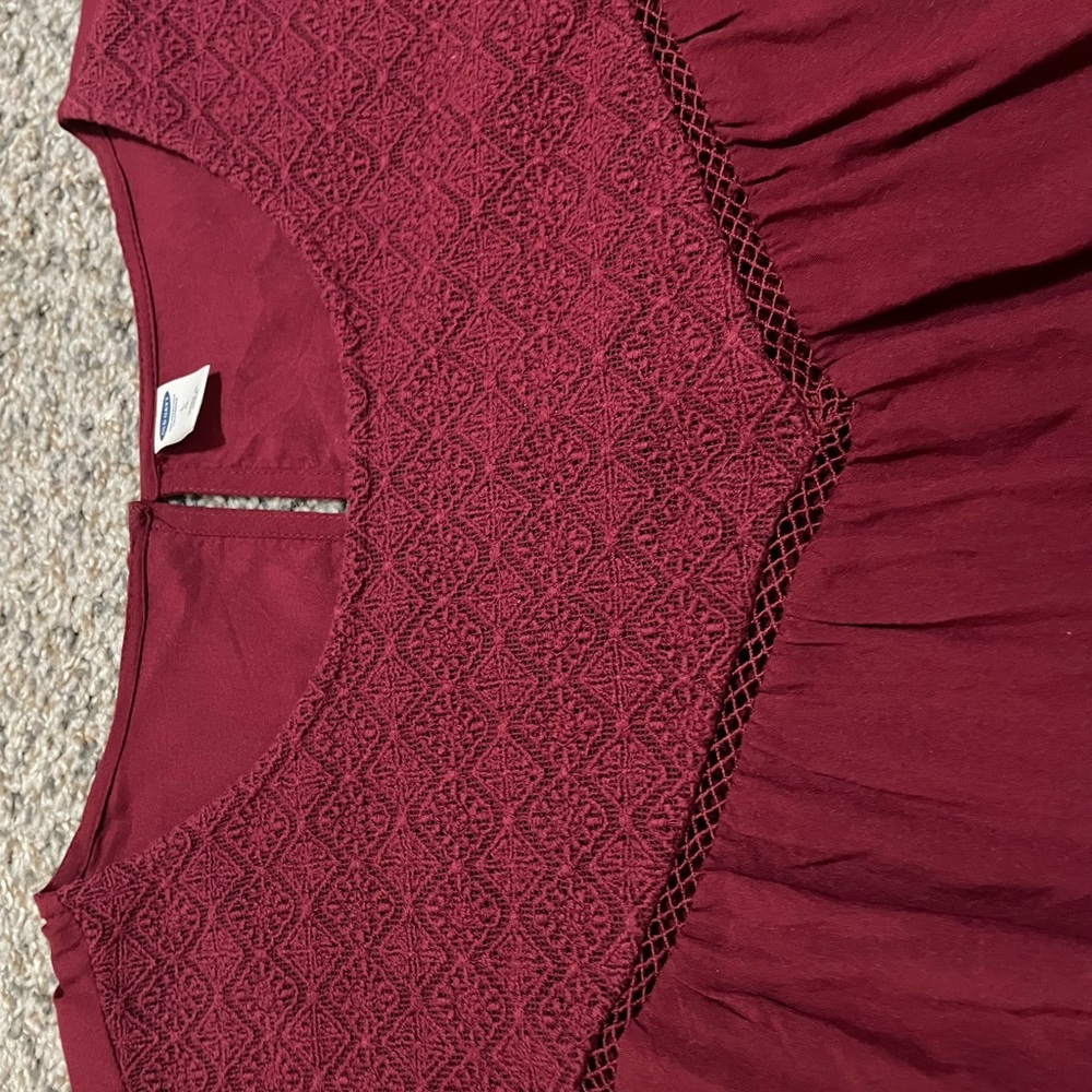 Old Navy Maroon Blouse with Textured Design size L - Picture 2 of 7